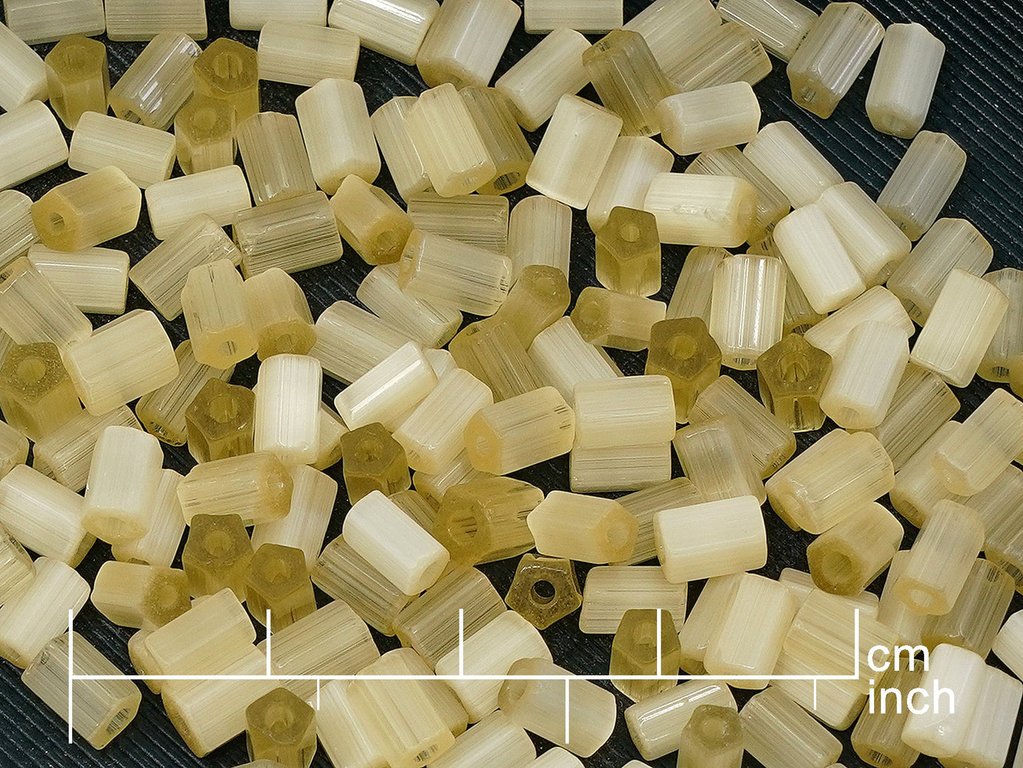 アウトレット 10グラム アトラスサテンヴィンテージビーズ、その他 x mm、ベージュ(ベージュ)、ガラス、チェコ共和国