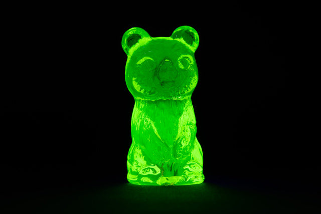 铀玻璃餐具(紫外线下发光) - 小雕像 - 大熊湖,捷克共和国