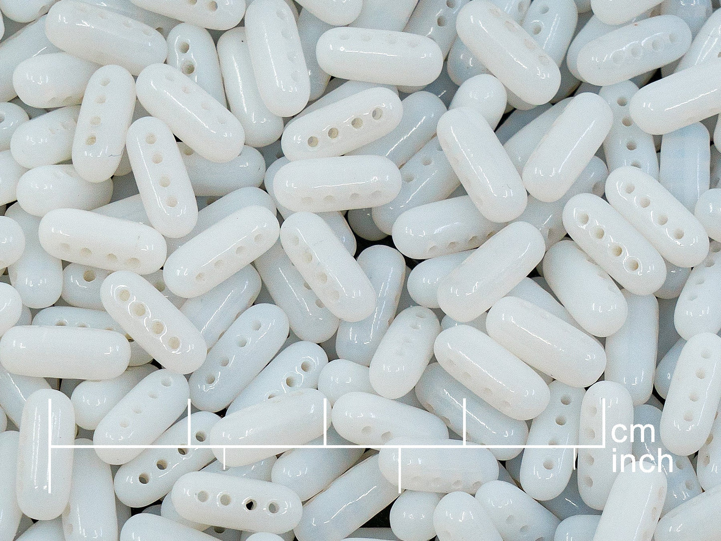 アウトレット 250g チェコガラスビーズ 4 x 10 mm ホワイト (111-00329-04x10-02010)