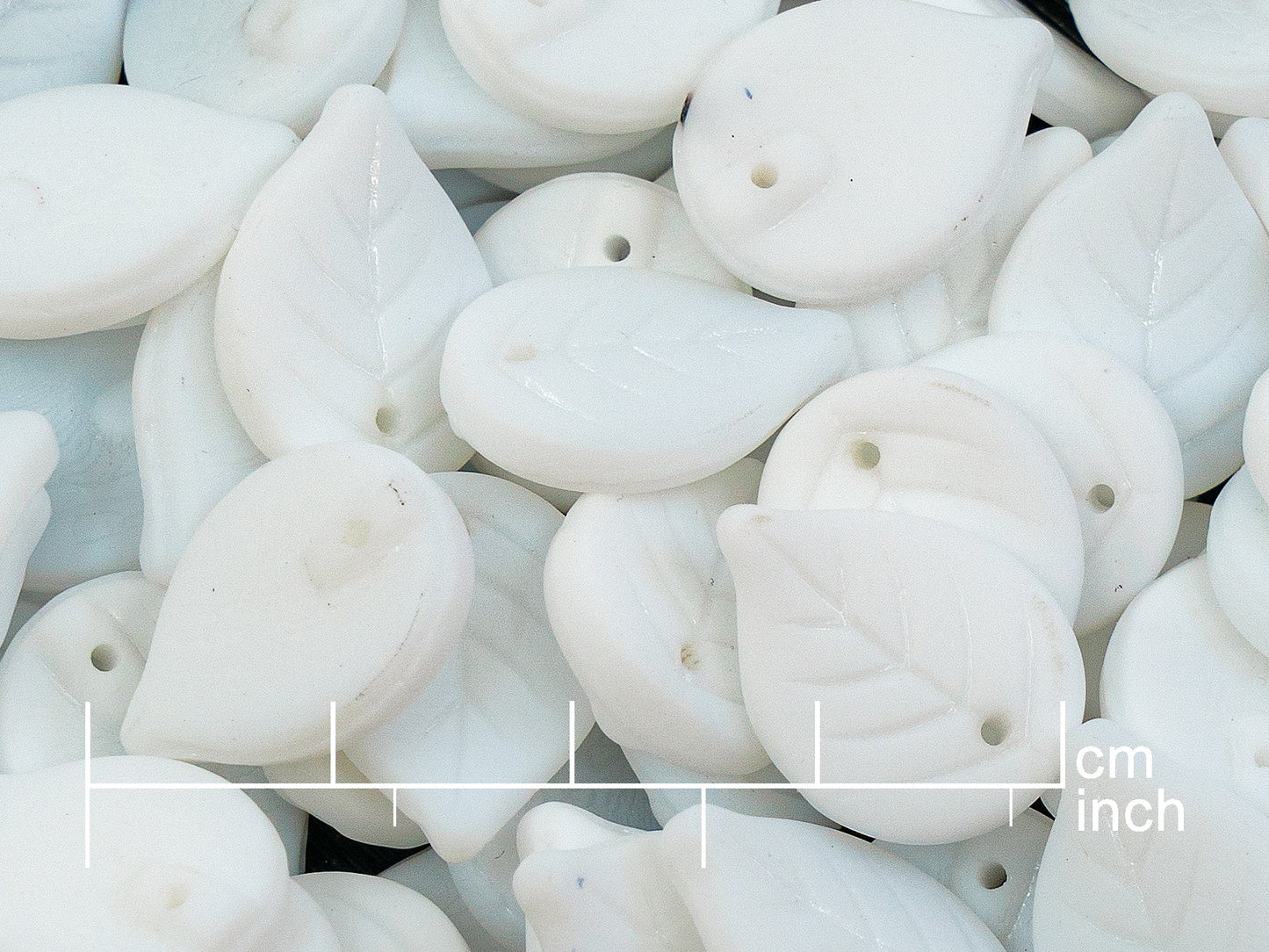 OUTLET 10 grams Apple Leaf Beads, 18 x 13 mm, Chalk White Matte (03000-84110), Glass, Czech Republic