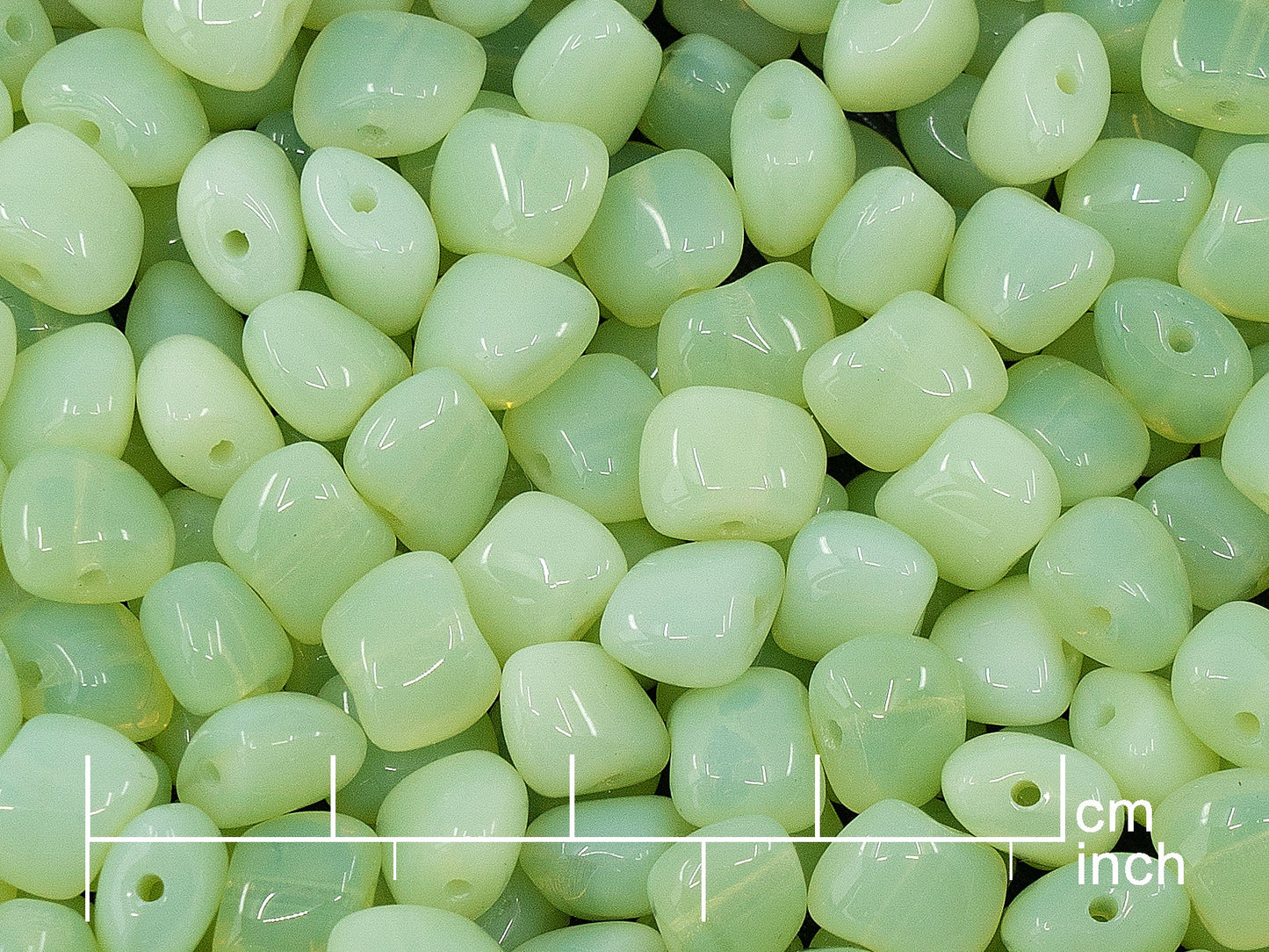 OUTLET 10 克压制珠,6 x 8 毫米,蛋白石浅绿色 (51200),玻璃,捷克共和国