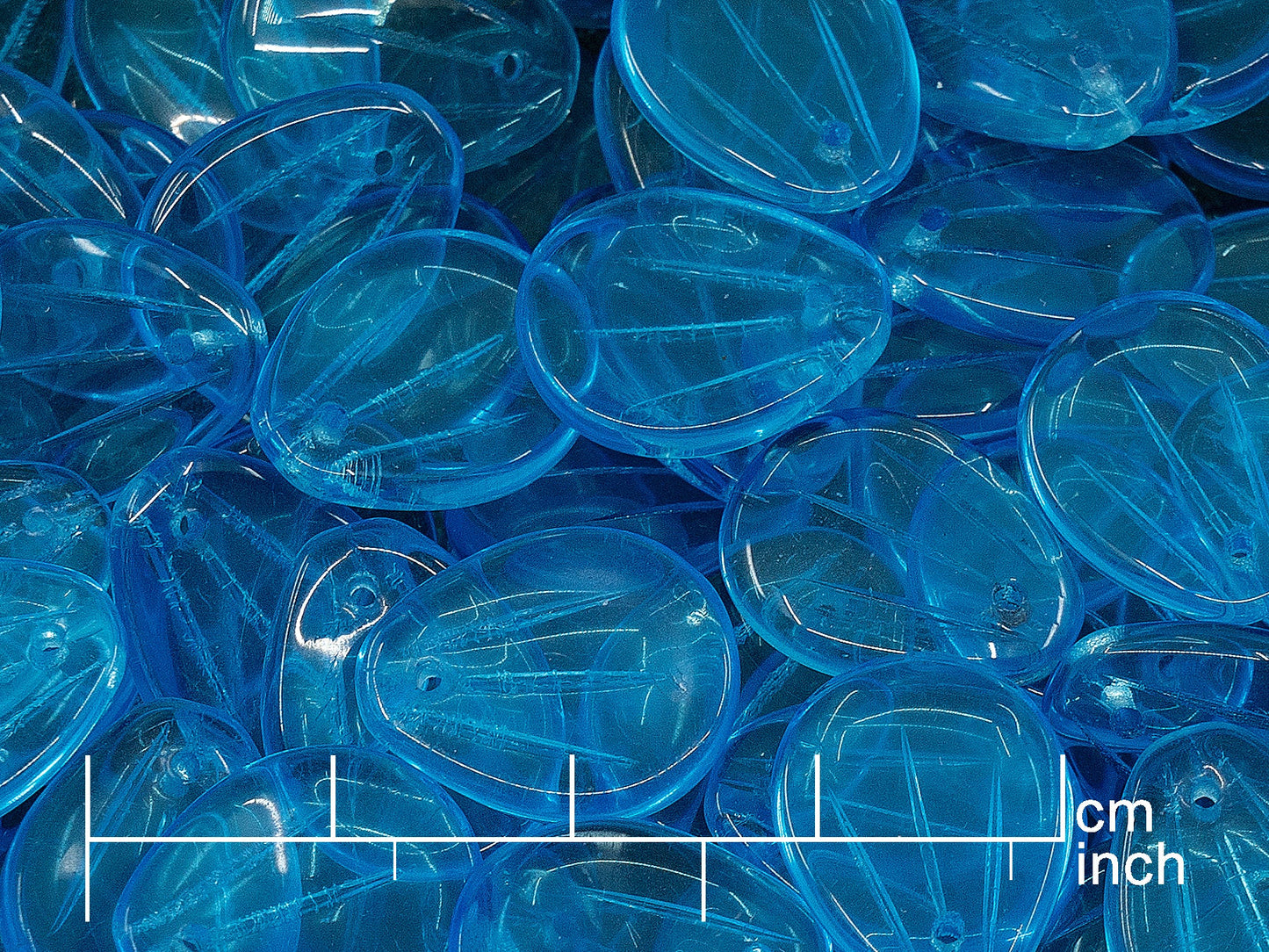 OUTLET 250g Magnolia Petal, 17 x 13 mm, Transparent Aqua (111-00075-17x13-60010)