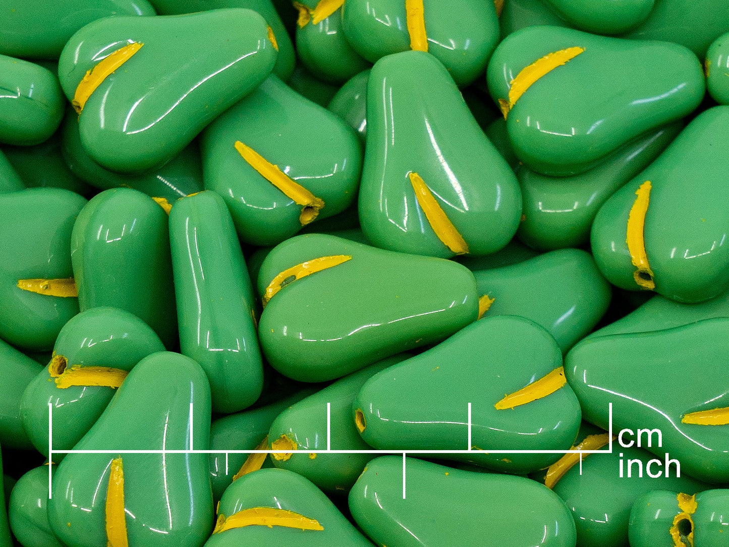 OUTLET 10 grams Pear Fruit Beads, 16 x 12 mm, Opaque Green 40785 (53220-40785), Glass, Czech Republic