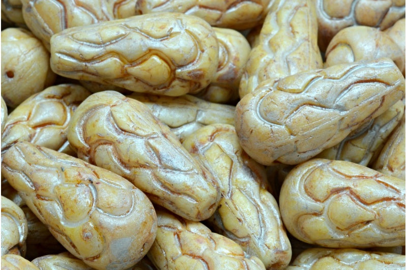 松ぼっくりビーズ、白クリーム光沢斑点(02010-65321)、ガラス、チェコ共和国