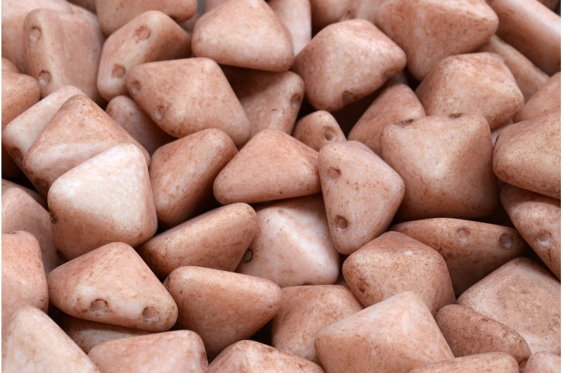 ピラミッドスタッドビーズ、ホワイトマットラスターレッドフルコーティング(02010-84100-14495)、ガラス、チェコ共和国