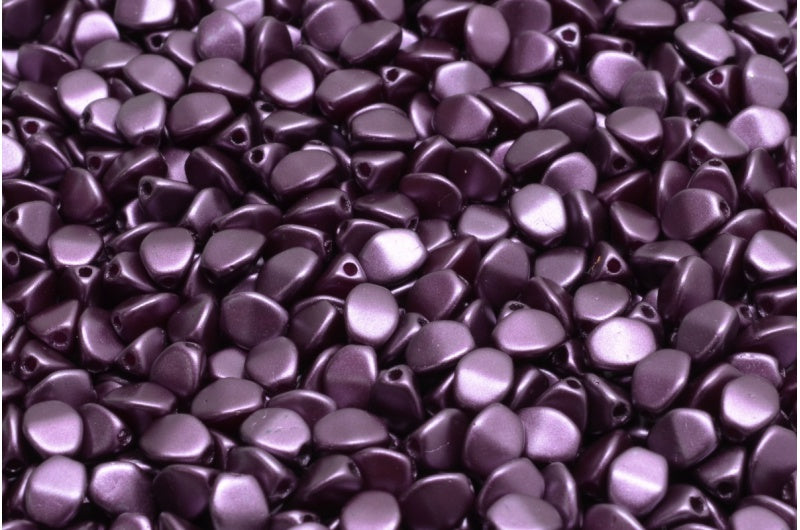 ピンチビーズ、ボルドー色のガラスに白いレーザーエッチング装飾(02010-25032)、チェコ共和国