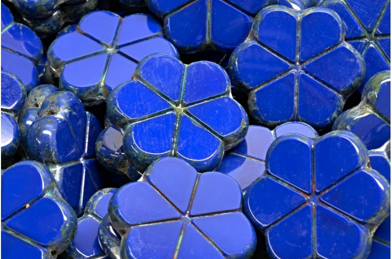 テーブルカットガーランドフラワービーズ、不透明ブルートラバーチン(33070-86800)、ガラス、チェコ共和国