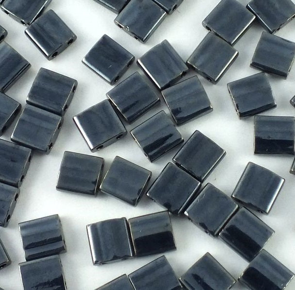 ミユキティラ/ハーフティラ/クォーターティラ 2穴ビーズ メタリックヘマタイト (HTL464) ガラス製 日本製