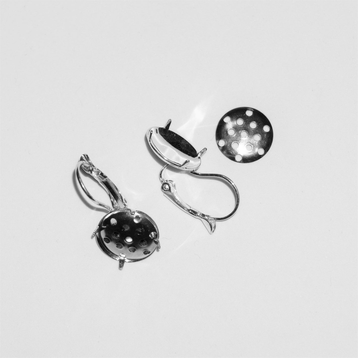 Ear flaps with sew-on mesh