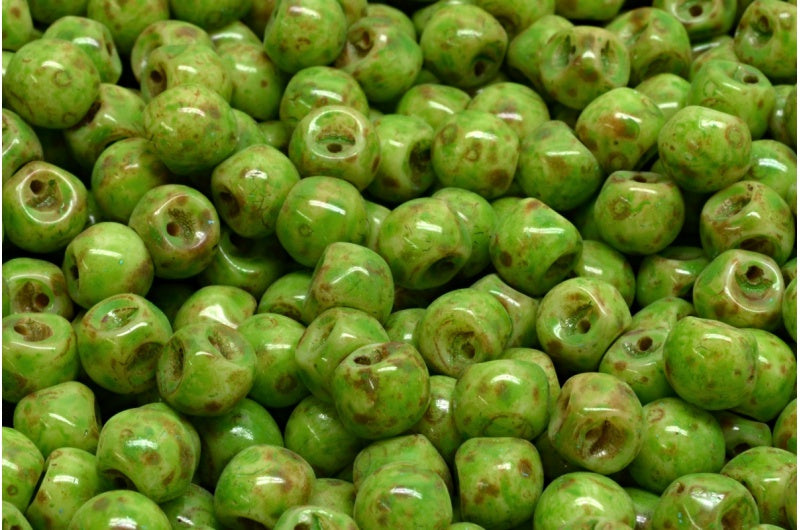 マッシュルームボタンビーズ、ホワイトトラバーチングリーンスポット(02010-86800-33311)、ガラス、チェコ共和国