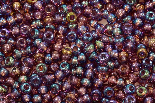 プレシオサ・オルネラ・ロカイユ ラウンドシードビーズ、アメジスト、レインボー(21060)、ガラス、チェコ共和国