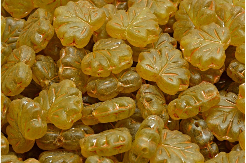 メープルリーフビーズ、透明グリーンマットオレンジスポット(50220-84100-33302)、ガラス、チェコ共和国