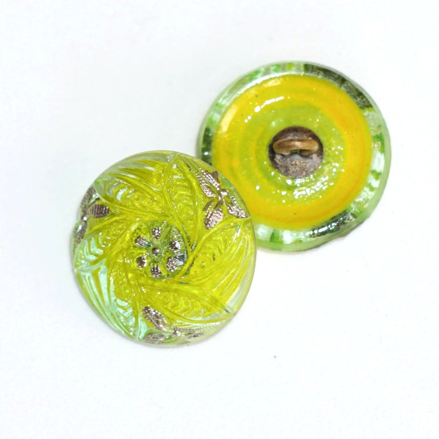 1個 手描きガラスボタン(飾り付き)、サイズ8(18 mm)、ガラス、チェコ共和国