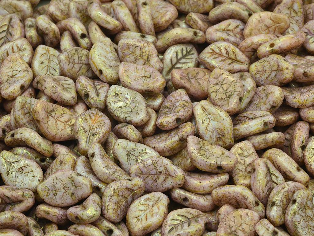 Wavy Leaf Beads, Chalk White Senegal Violet (03000-15695), Glass, Czech Republic