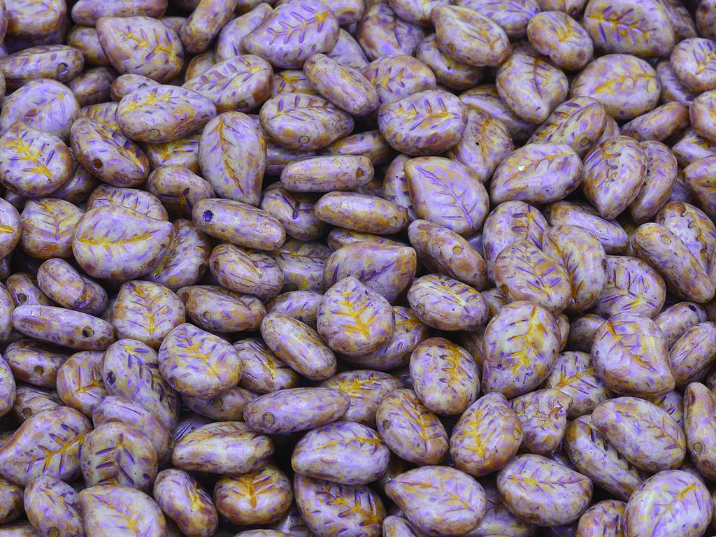 Nice Leaf Beads, Chalk White Travertin Puprple (03000-65328), Glass, Czech Republic