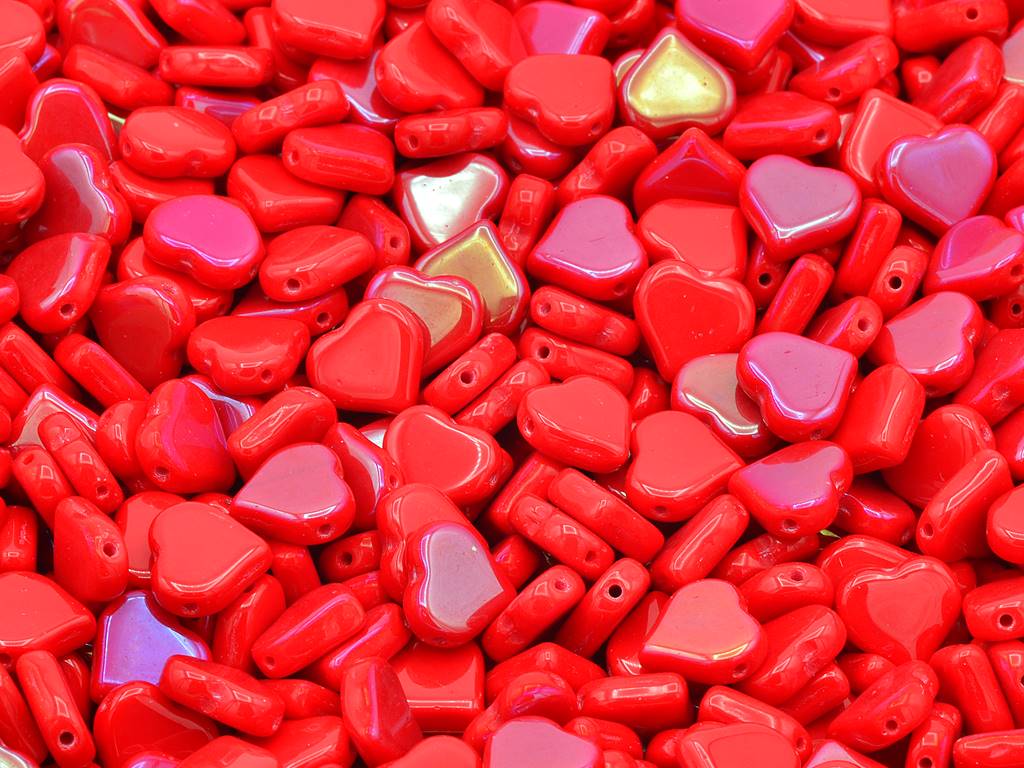 フラットハートビーズ サイドホール、不透明レッドAb(93200-28701)、ガラス、チェコ共和国