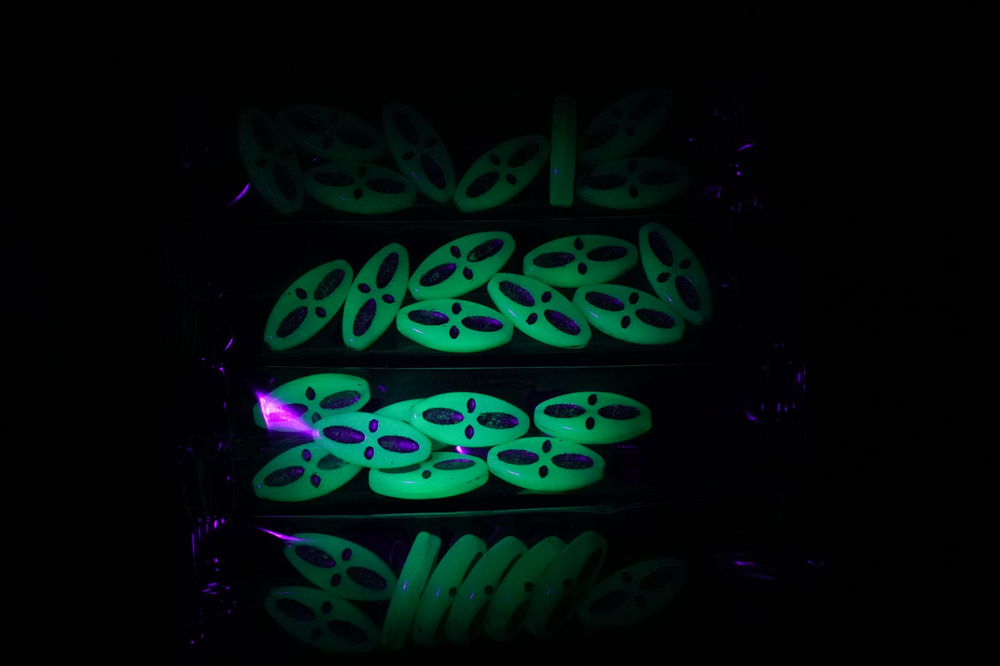 OUTLET 10 grams Ship Eye Oval Beads, 20 x 9 mm, Opal Aqua Gold Lined (61100-54302), Glass, Czech Republic