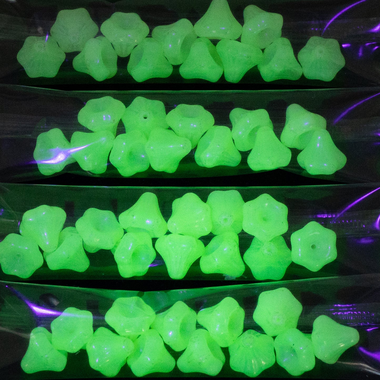 フラワーベルビーズ、オパールイエローブラウンアイリス(81000-21415)、ガラス、チェコ共和国