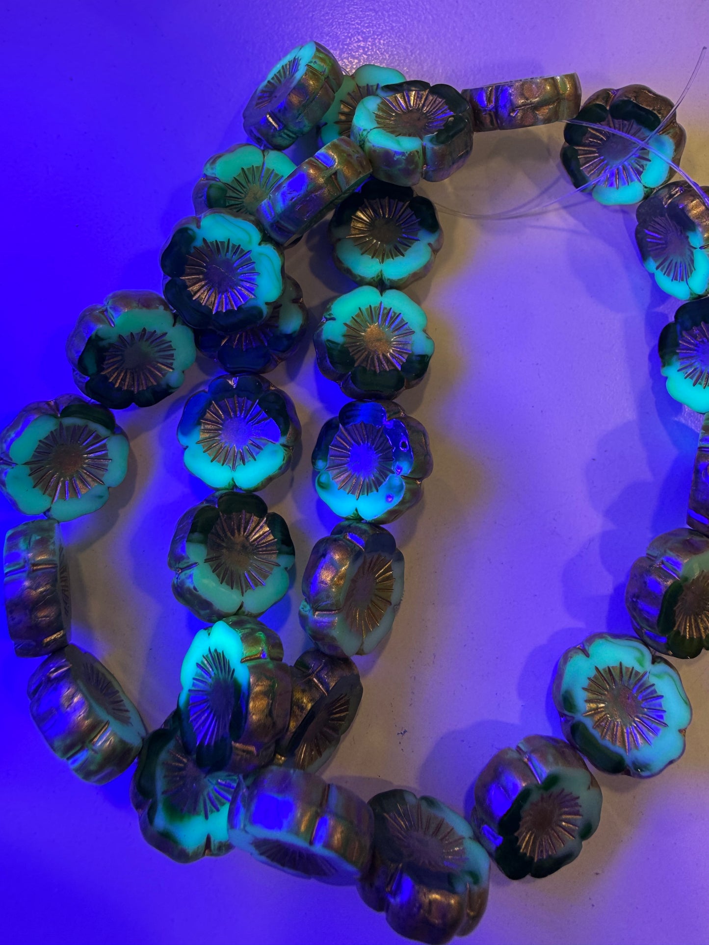 Table Cut Round Beads Hawaii Flowers, Mixed Green Luster Lila (51540201-14494), Glass, Czech Republic ~ STRANDED
