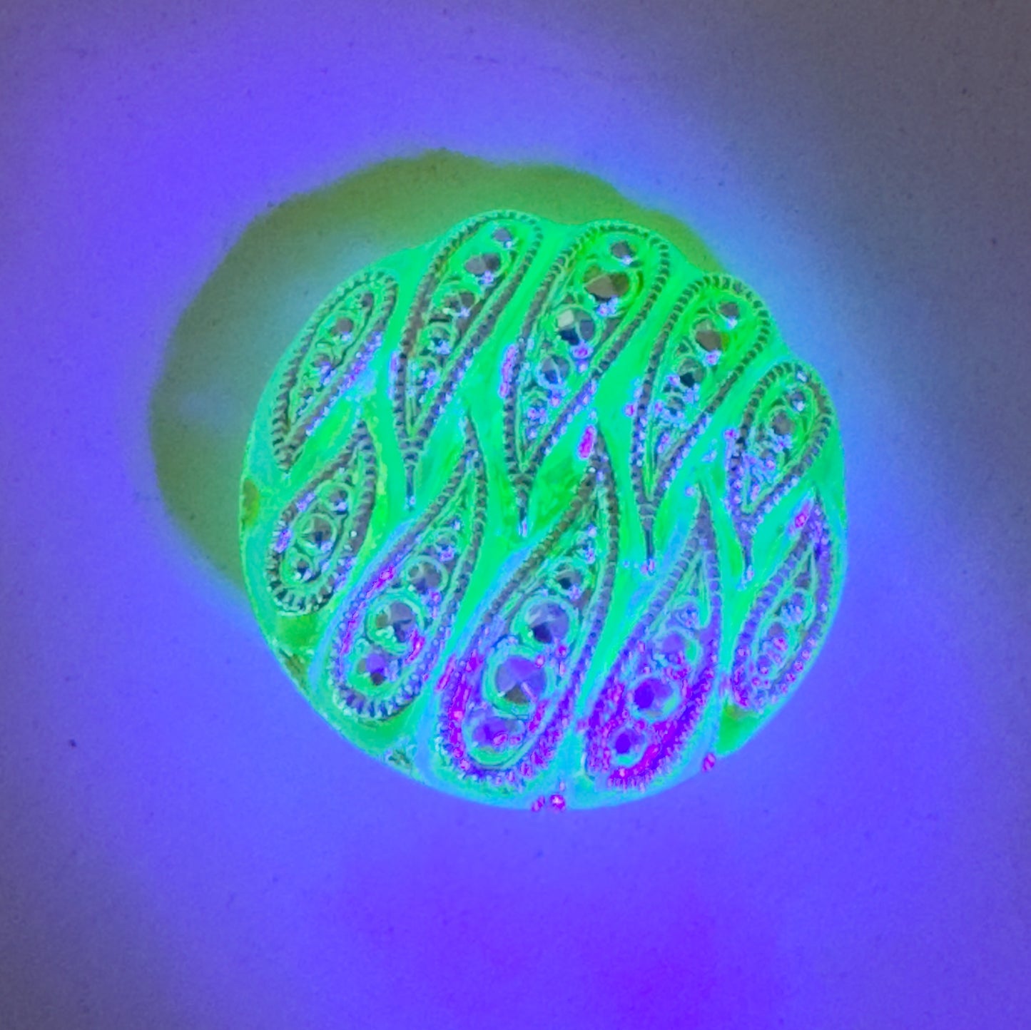 装飾付きハンドペイントガラスボタン1個、サイズ10(22.5 mm)、チェコ共和国