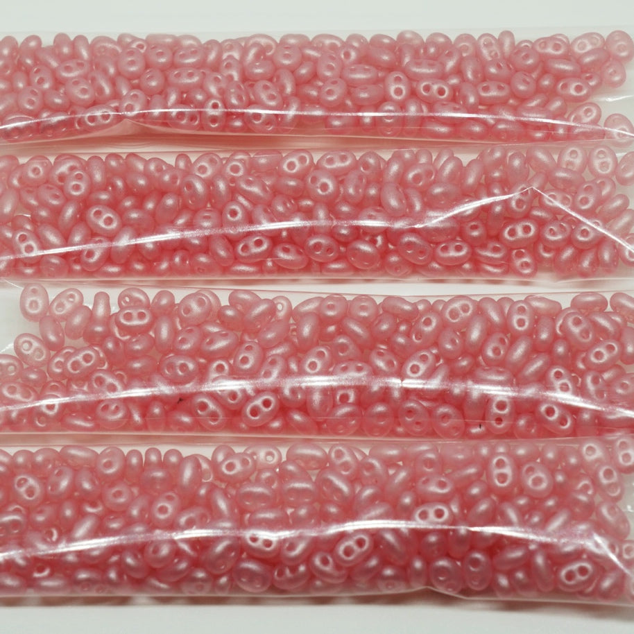 OUTLET 10 克 Preciosa 双 2 孔种子珠(类似 Superduo),圆孔,散装,2.5 x 5 毫米,淡珍珠暖粉色 (00050-77794),玻璃,捷克共和国