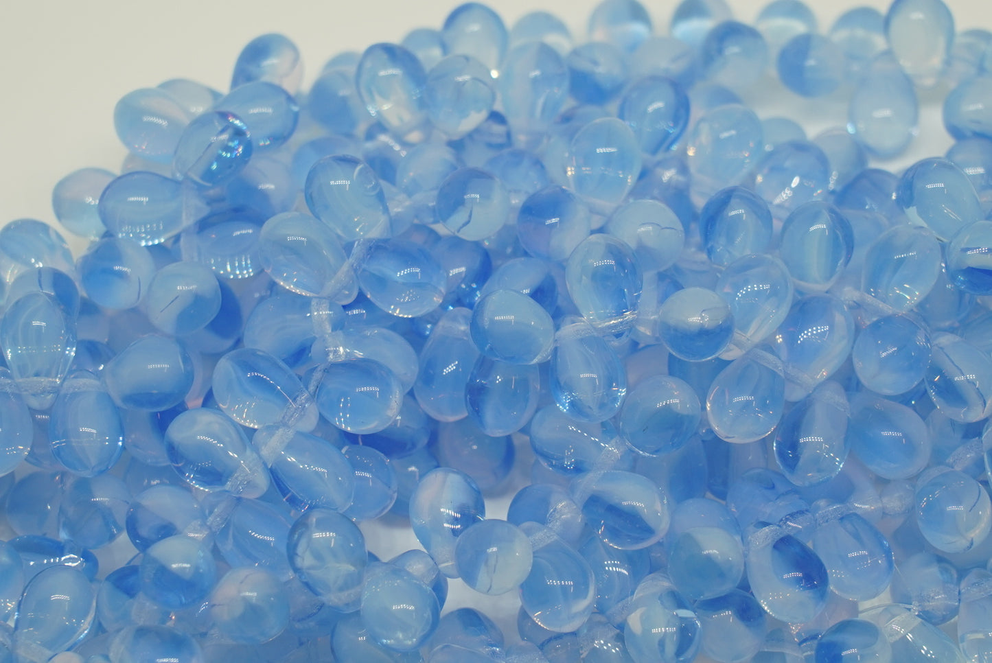 OUTLET 10 grams Drop Beads, 6 x 9 mm, Opal White Transparent Blue (01000-30060), Glass, Czech Republic