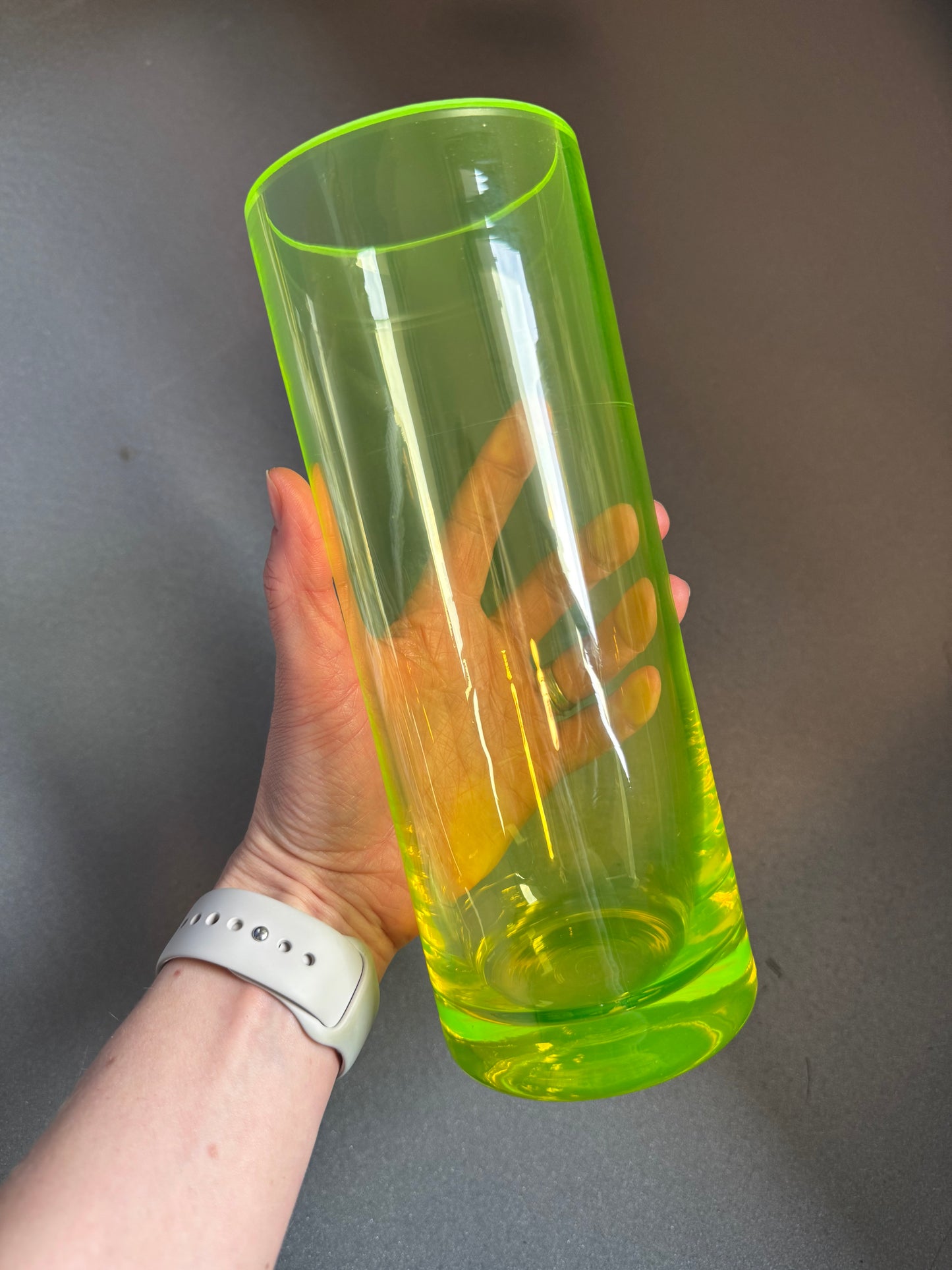 铀玻璃花瓶 – 手工吹制方形,玻璃,捷克共和国