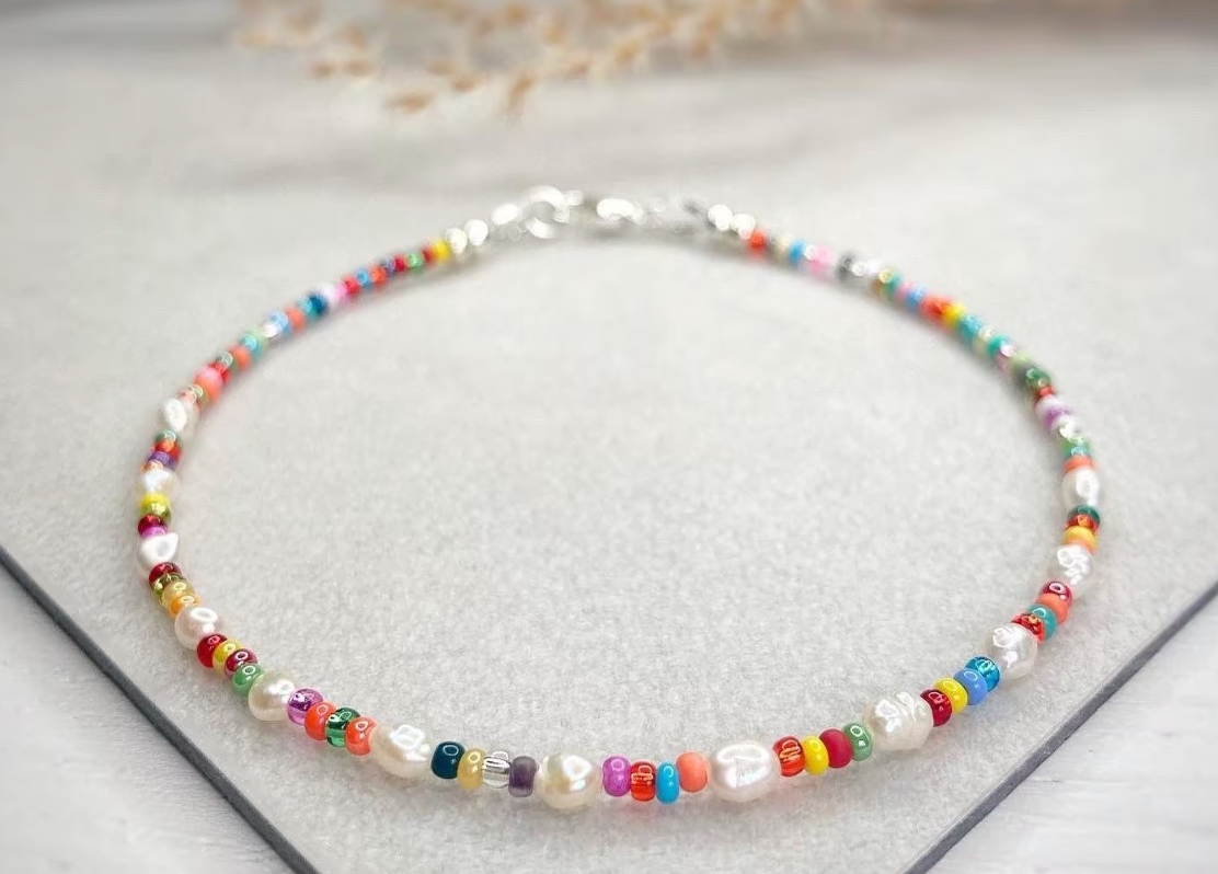 プレシオサ・オルネラシードビーズ、小さなロカイユ、刺繍、ブレスレット、DIY用のさまざまなサイズのビューグルのミックス