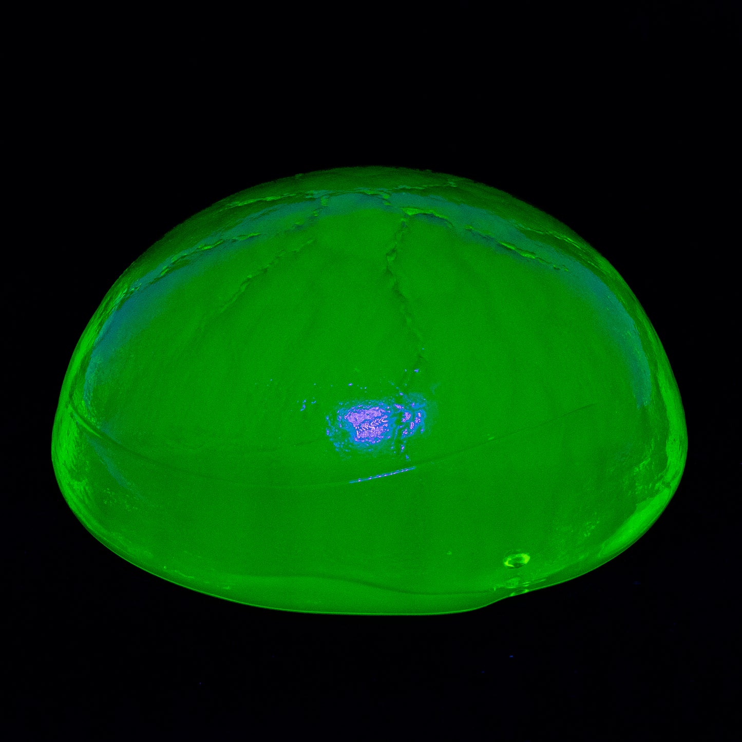 ウランガラス食器(紫外線下で光る、熱湯不可) - ビールグラス スムース、チェコ共和国