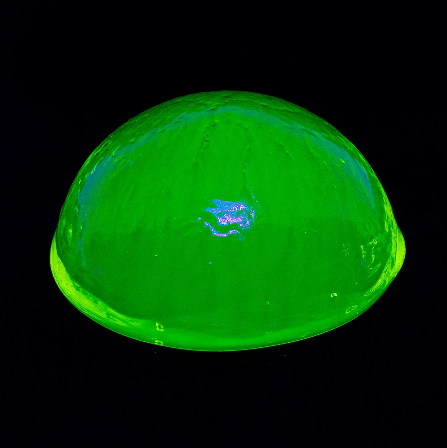 ウランガラス食器(紫外線下で光る、熱湯不可) - ビールグラス スムース、チェコ共和国