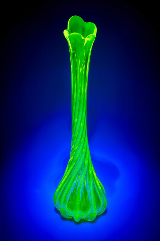 铀玻璃花瓶 - 手工吹制长笛,玻璃,捷克共和国