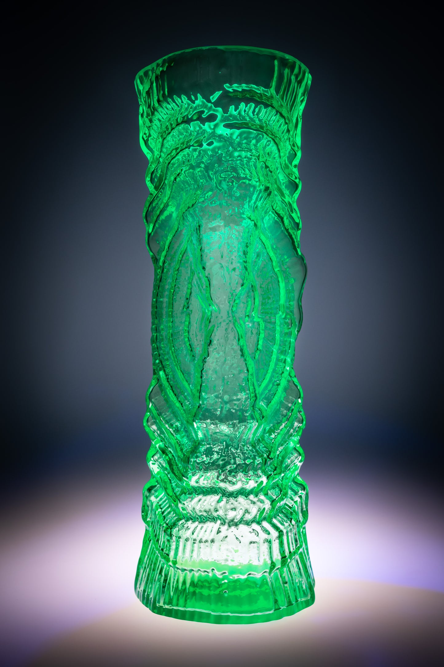 绿色铀玻璃花瓶 - 大树,玻璃,捷克共和国