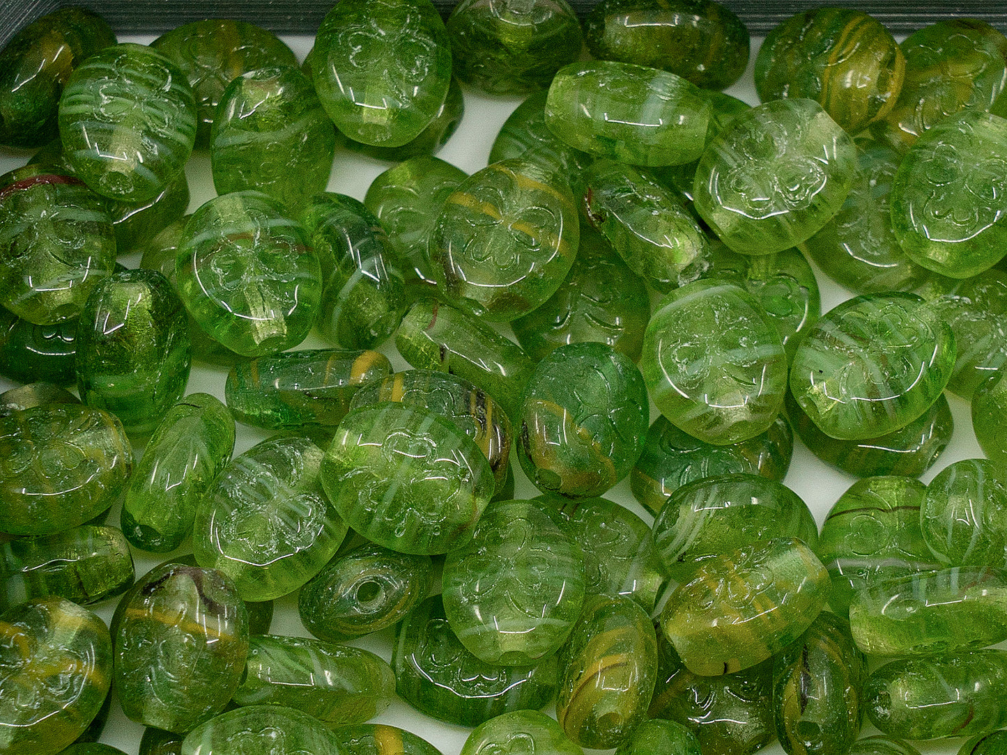 アウトレット シャムロック オーバルビーズ、10x8 mm、ガラス、チェコ共和国