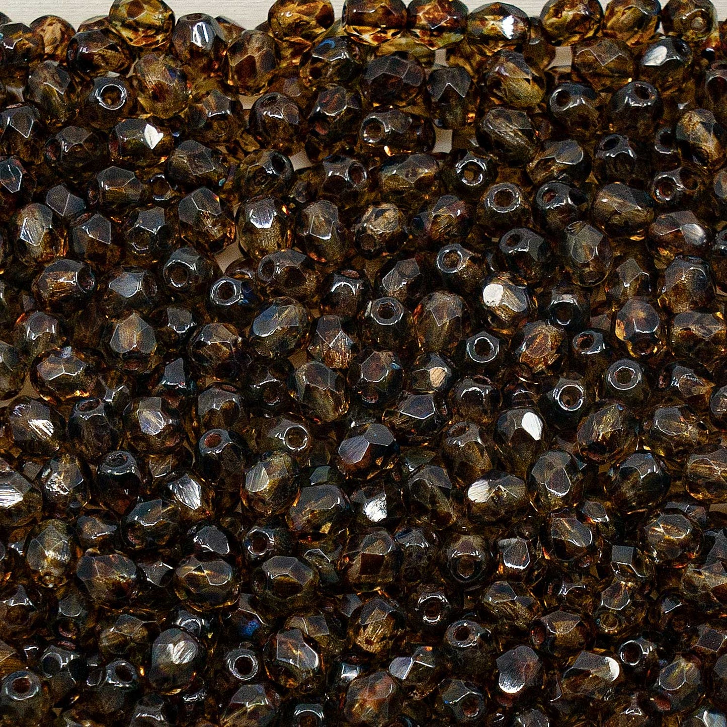 アウトレット ファセットラウンドファイアポリッシュビーズ、4 x 4 mm、ライトグレートラバーチン(30331-86800)、ガラス、チェコ共和国