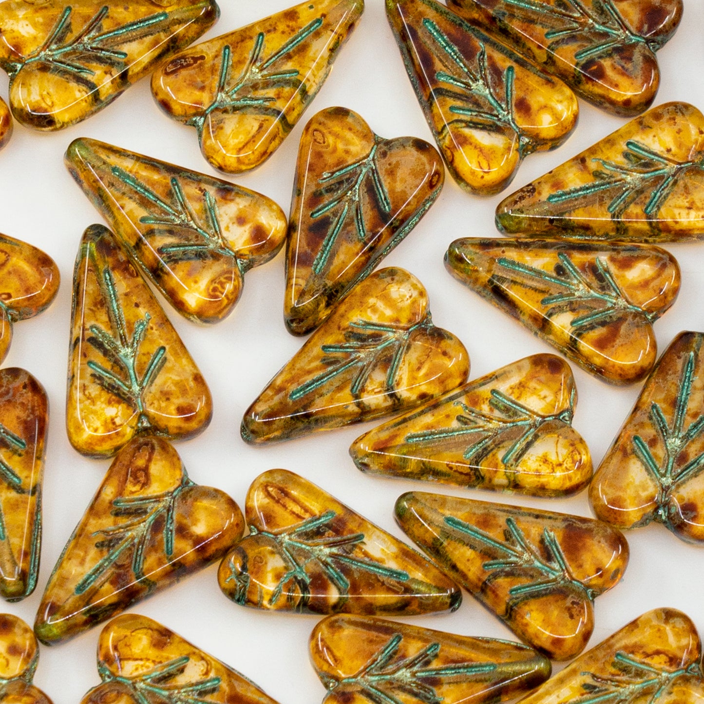 アウトレット 250g/50g ハートリーフビーズ、16 x 11 mm、クリスタルトラバーチングリーン (00030-86800-43813)、ガラス、チェコ共和国