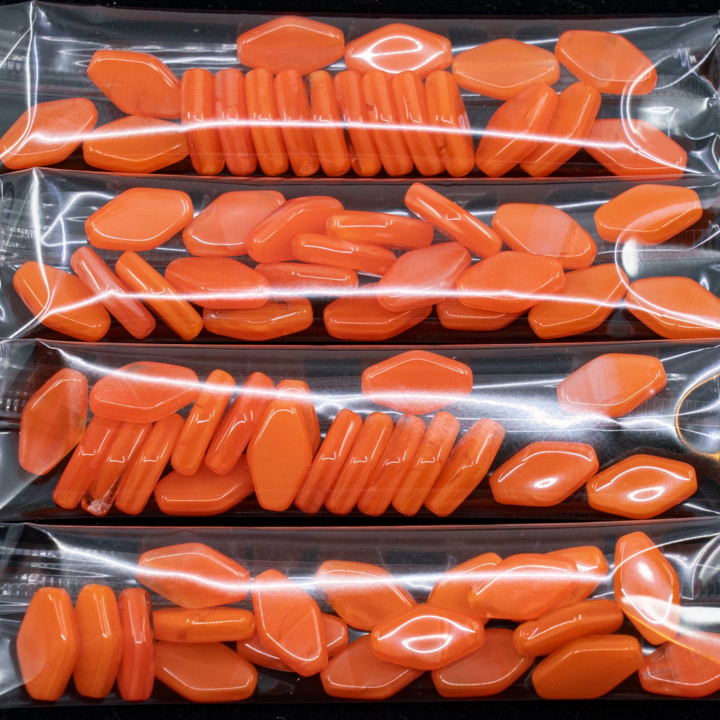 清仓 10克扁菱形珠子,14 x 9毫米,丝光橙(silk-orange),玻璃,捷克共和国
