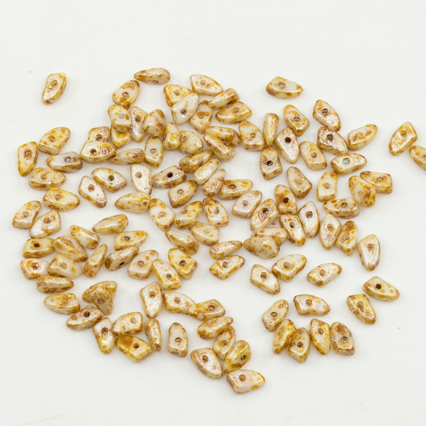 OUTLET 10克 牙齿压制珠,3 x 6毫米,粉笔白洞石 Dristex Gold Splash (03000-86800-D0102),玻璃,捷克共和国