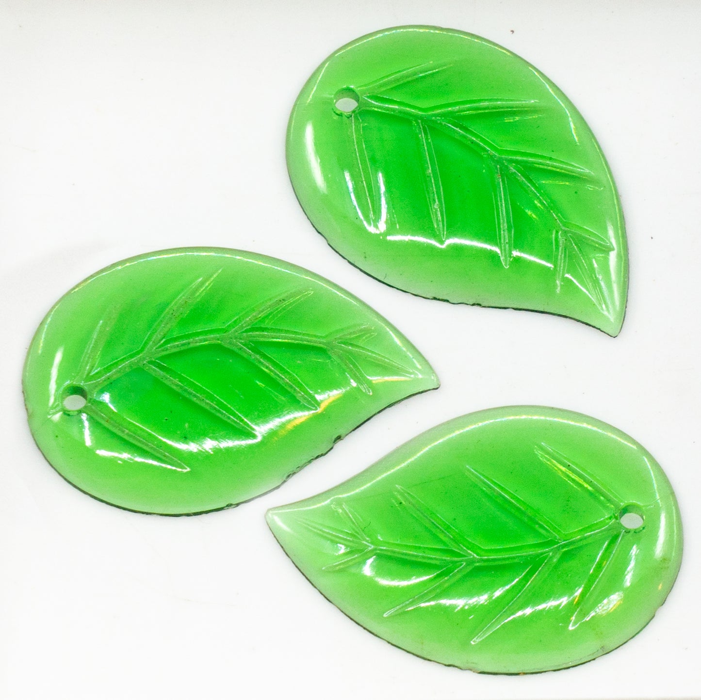 OUTLET 1 pcs Pressed Beads, small 30 x 20 mm, Green (GREEN), Glass, Czech Republic