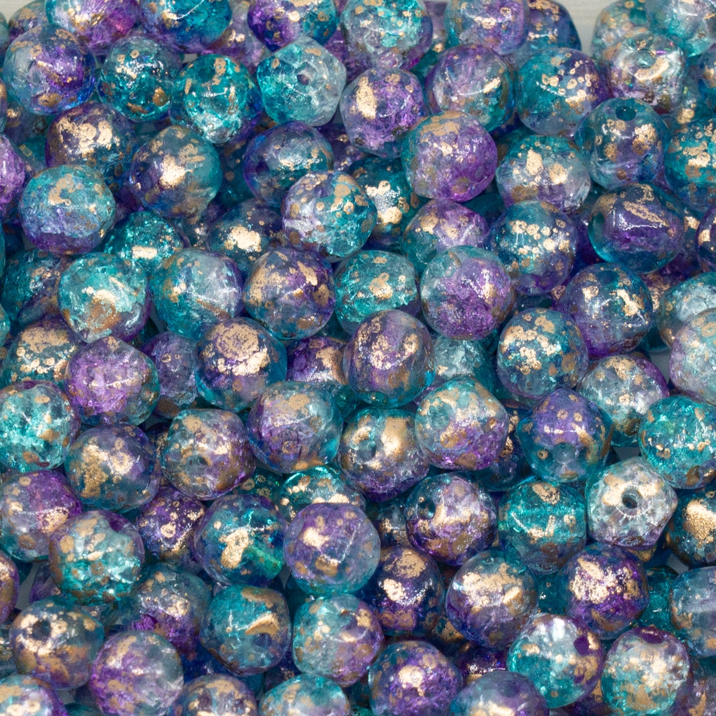 アウトレット 250g/50g イングリッシュカットビーズ ラウンド型 6 x 6 mm クリスタル クラック ブルーバイオレット ゴールドスプラッシュ (00030-85500-48023-94401) ガラス チェコ共和国