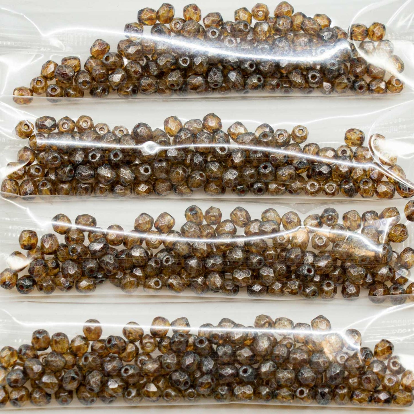 OUTLET 10 克刻面火抛光圆珠,4 x 4 毫米,水晶石灰华银(00030-86800-银),玻璃,捷克共和国