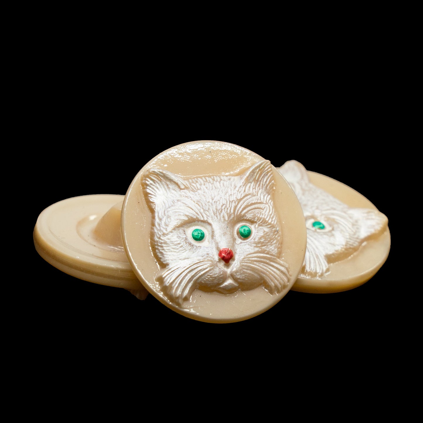 OUTLET 1pc Czech Glass Handmade Button, Size 10 (22.5 mm), Animal Design - Beige Cat