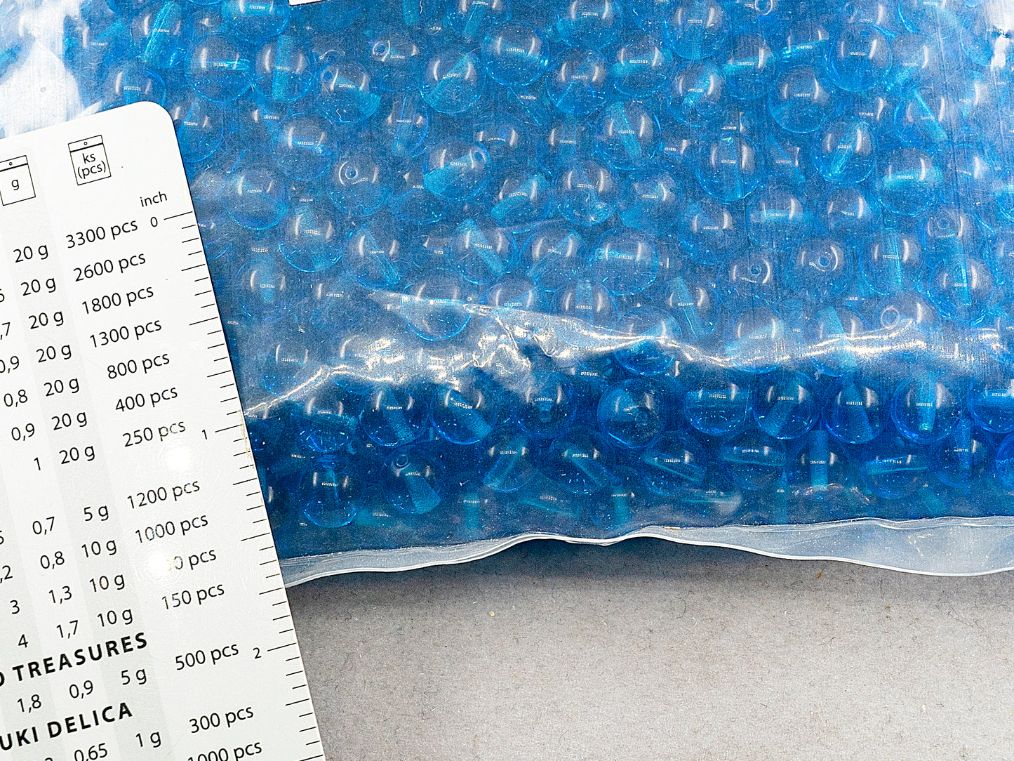 アウトレット 250g ラウンドプレスドドラックビーズ、8 x 8 mm、透明アクア(60040)、ガラス、チェコ共和国