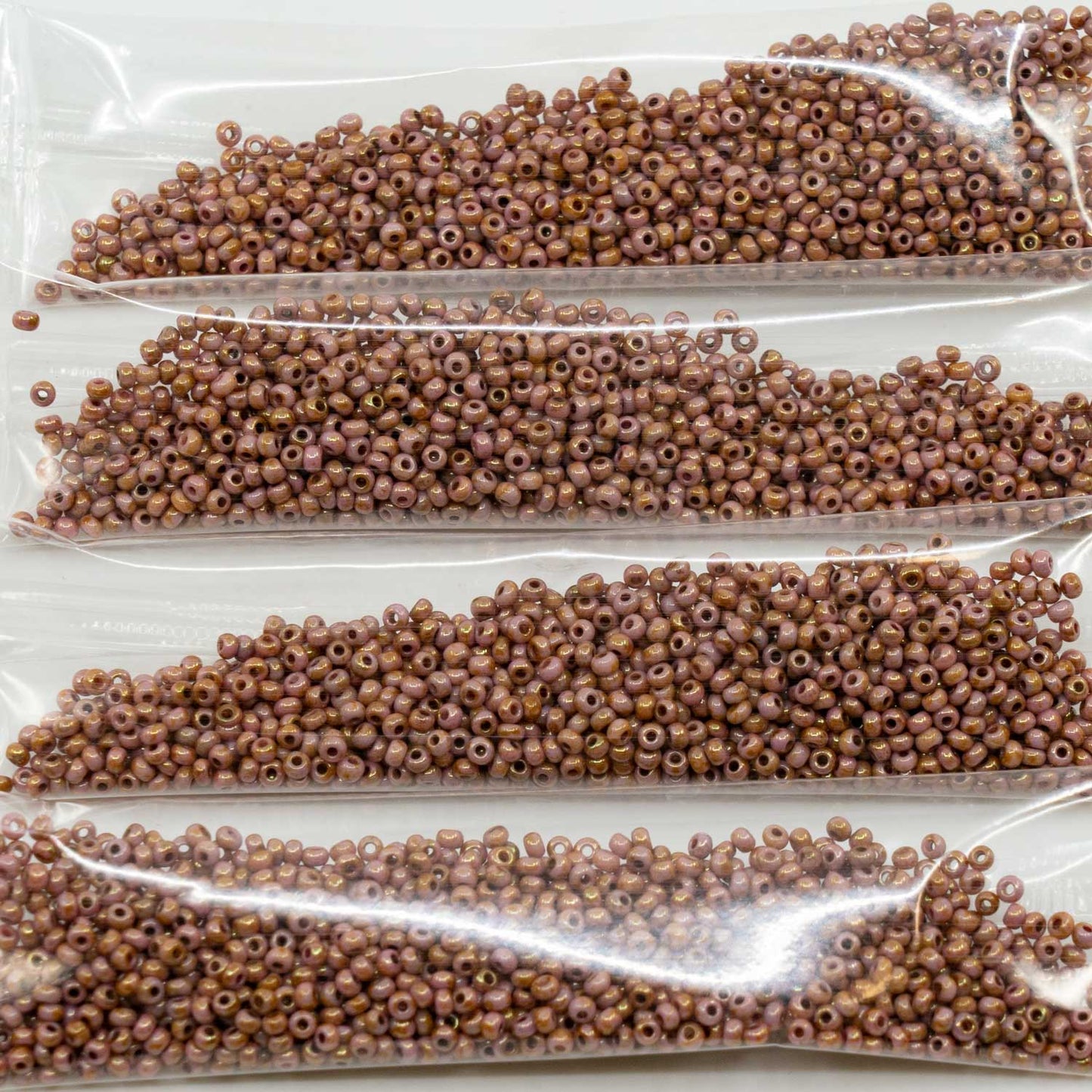 アウトレット 10グラム プレシオサ オルネラ シードビーズ コーティング、11/0、ホワイトチョークステイン、ラスターレッド(-03050-65491)、ガラス、チェコ共和国