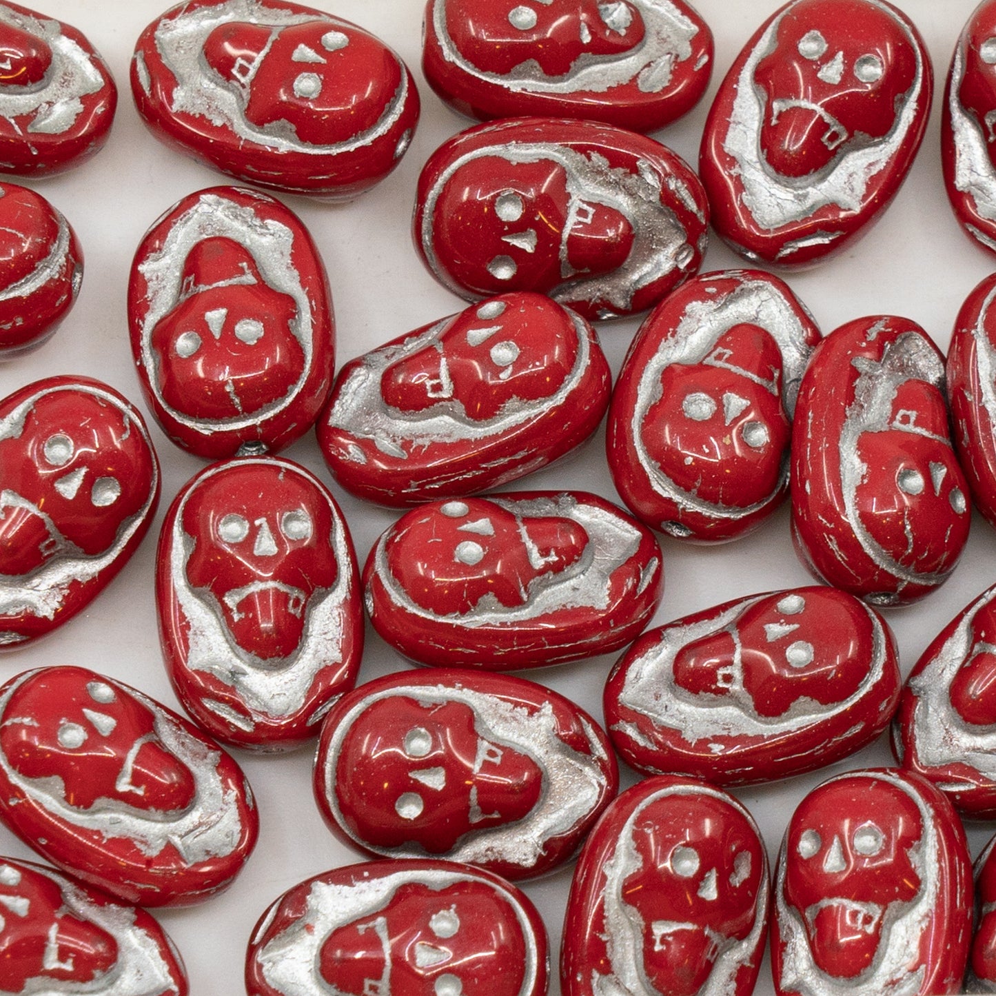 奥特莱斯 10克椭圆形头骨串珠,15 x 10毫米,不透明红色镀银内衬 (93200-81403),玻璃,捷克共和国