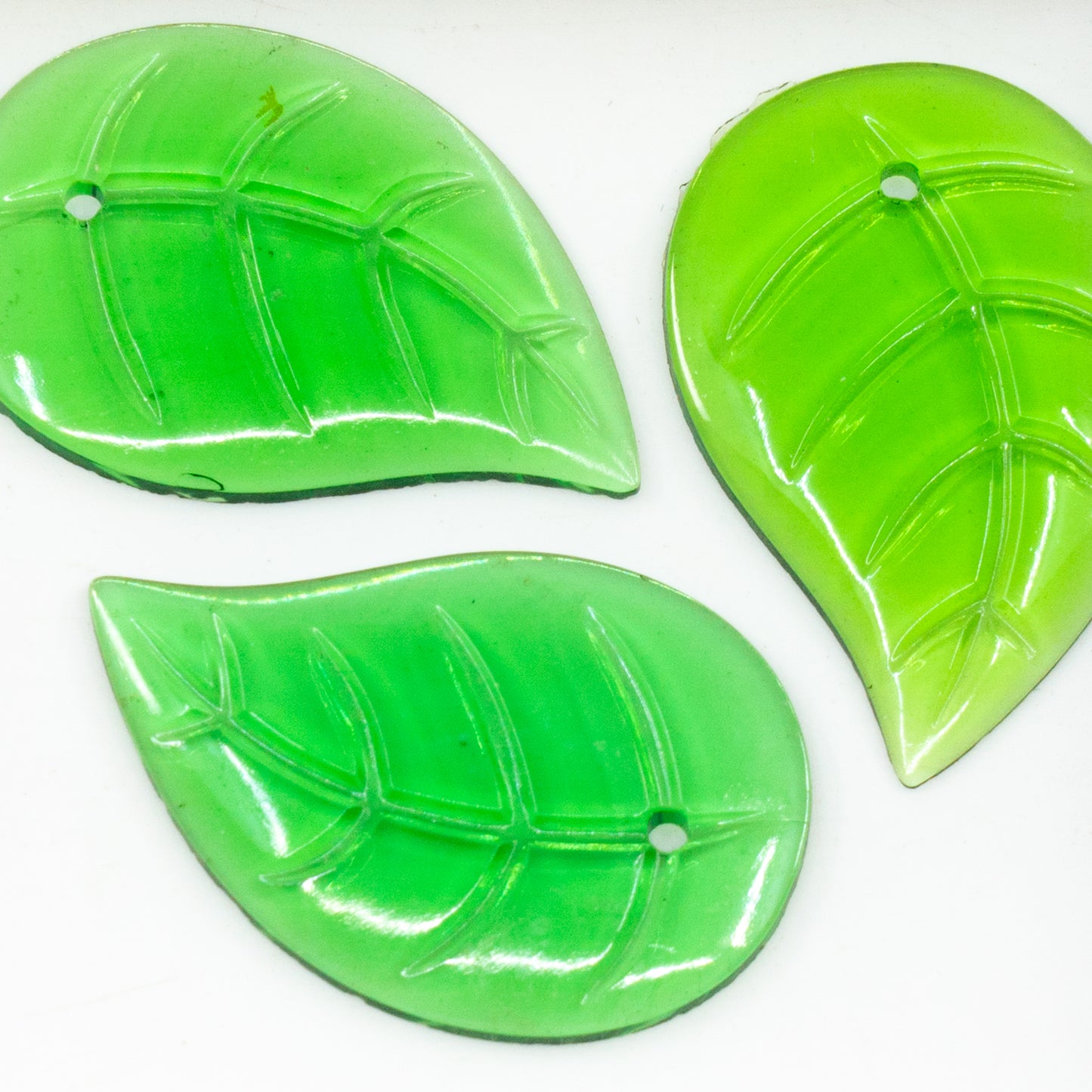 OUTLET 1 pcs Pressed Beads, large 35 x 24 mm, Green (GREEN), Glass, Czech Republic