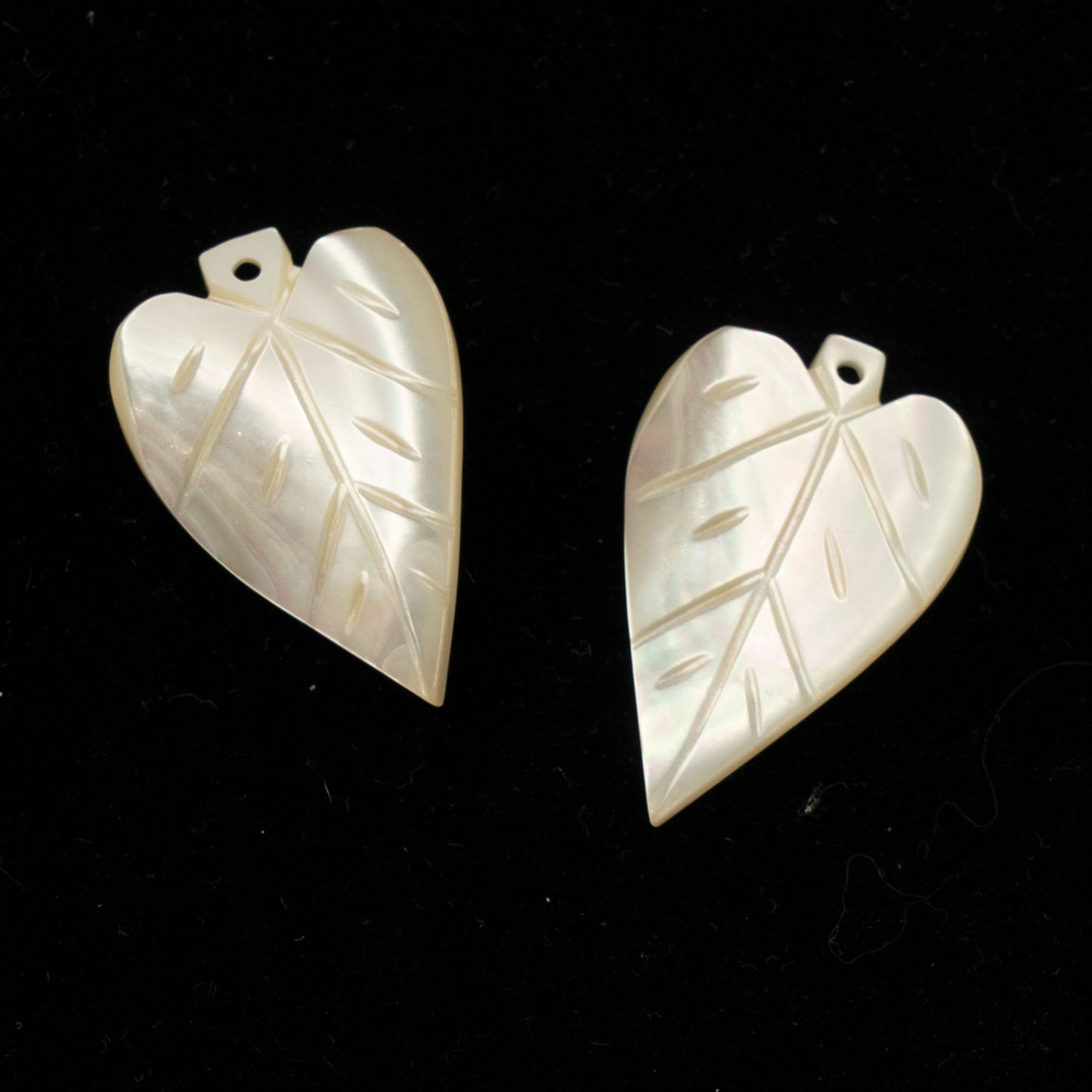 アウトレット 5グラム カット真珠(マザーオブパール)ビーズ、32 x 22 mm、リーフペンダント(リーフペンダント)、ガラス、チェコ共和国