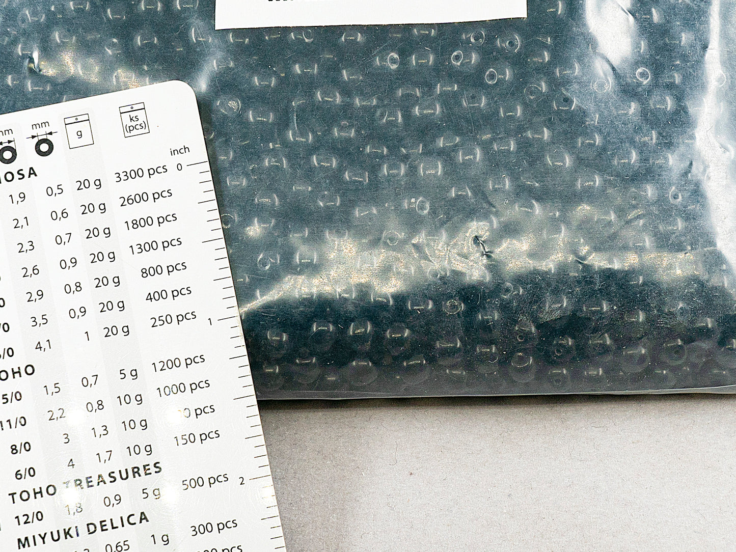 アウトレット 250g ラウンドプレスドドラックビーズ、6 x 6 mm、ブラック(23980)、ガラス、チェコ共和国