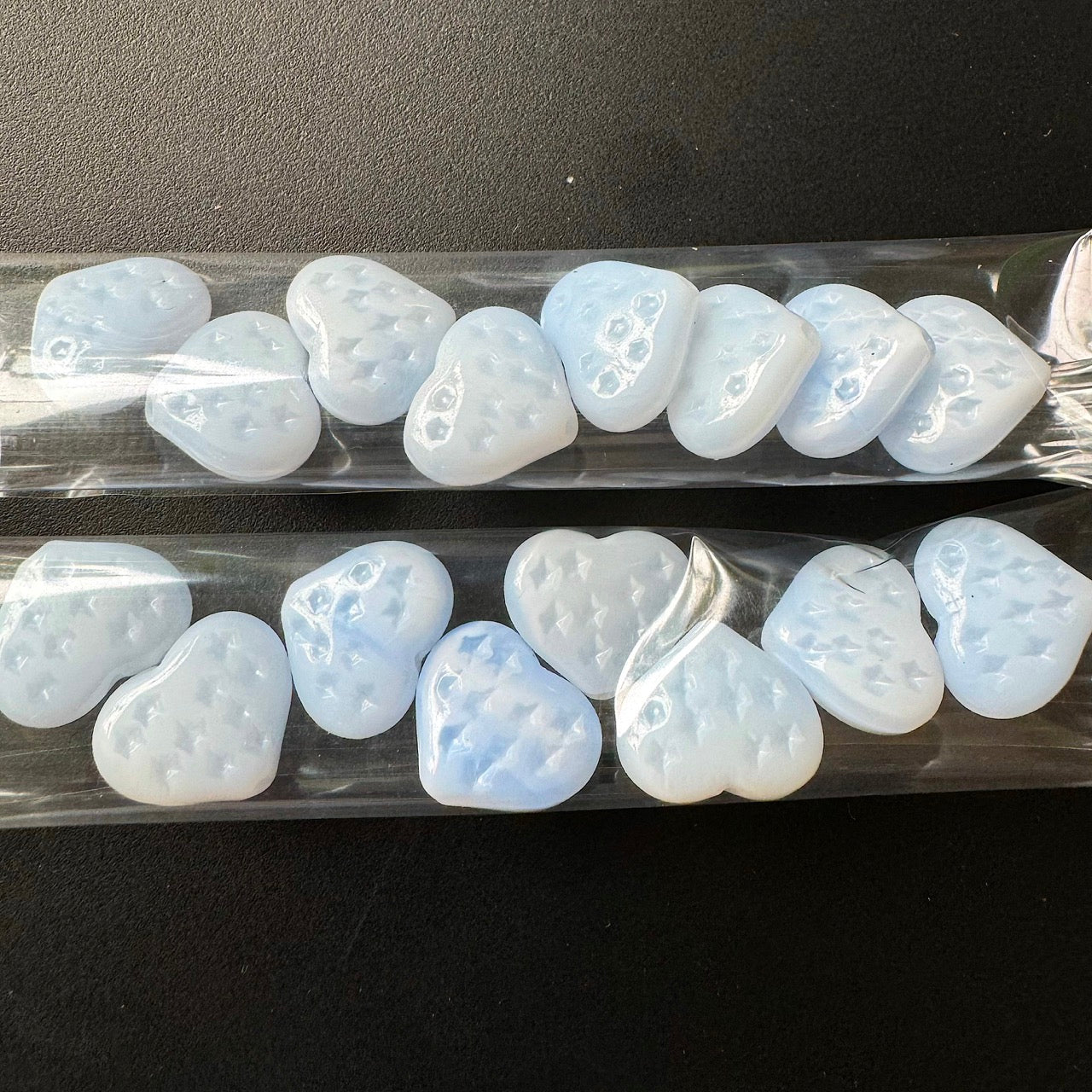 OUTLET 10 克压珠心形带圆点,12 x 14 毫米,丝滑蓝色 (64010),玻璃,捷克共和国