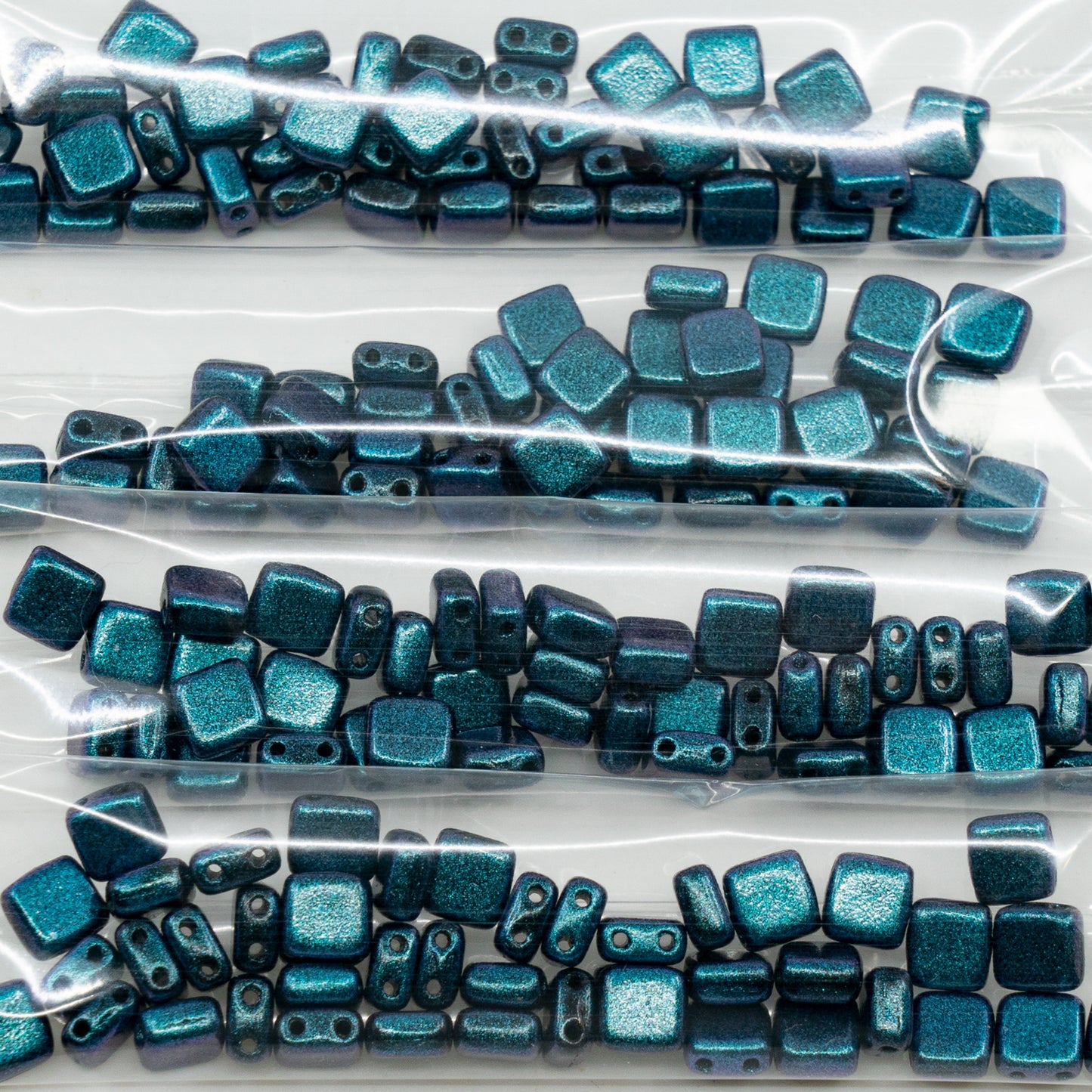 アウトレット 10グラム 2穴プレスタイルビーズ、6 x 6 mm、ダークティール(ダークティール)、ガラス、チェコ共和国