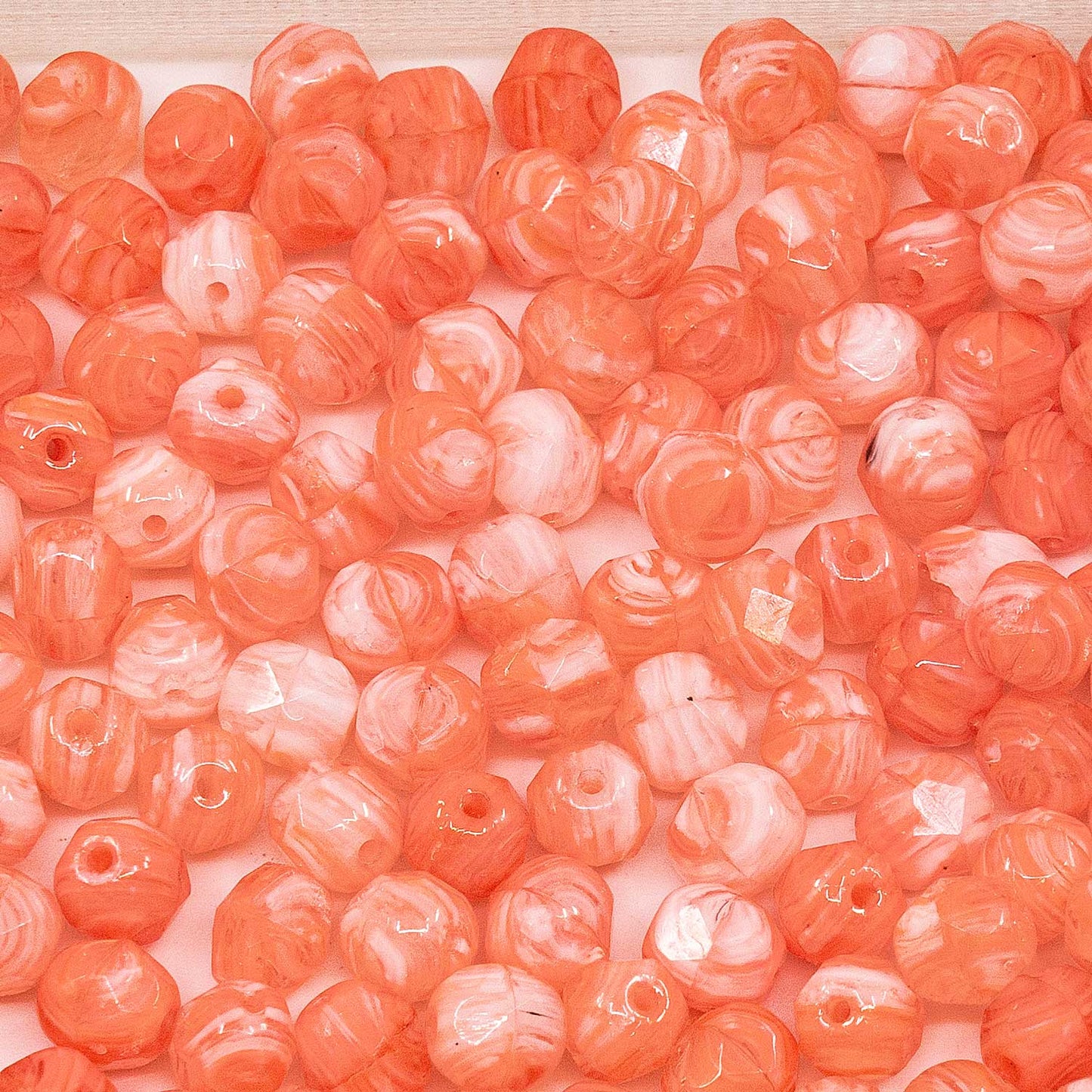 アウトレット 250g ファセットラウンドファイアポリッシュビーズ、6 x 6 mm、コーラルホワイト (00030-81800)、ガラス、チェコ共和国